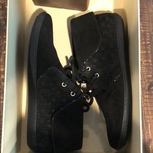 Louis Vuitton Souliers worn once. Size 39.5